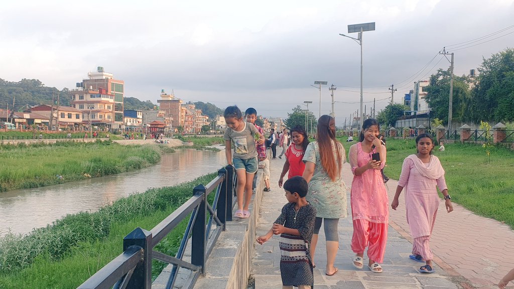 ManojSatyal's tweet photo. हाम्रो राम्रो माकलबारी -बागमती कोरिडर बृद्धदेखि बालबालिकासम्मका लागि खेल्ने, दौडिने,हिँड्ने खुल्ला पार्क बनेको छ। #bagamati #river #makalbari https://t.co/Ixh8jAnB9b