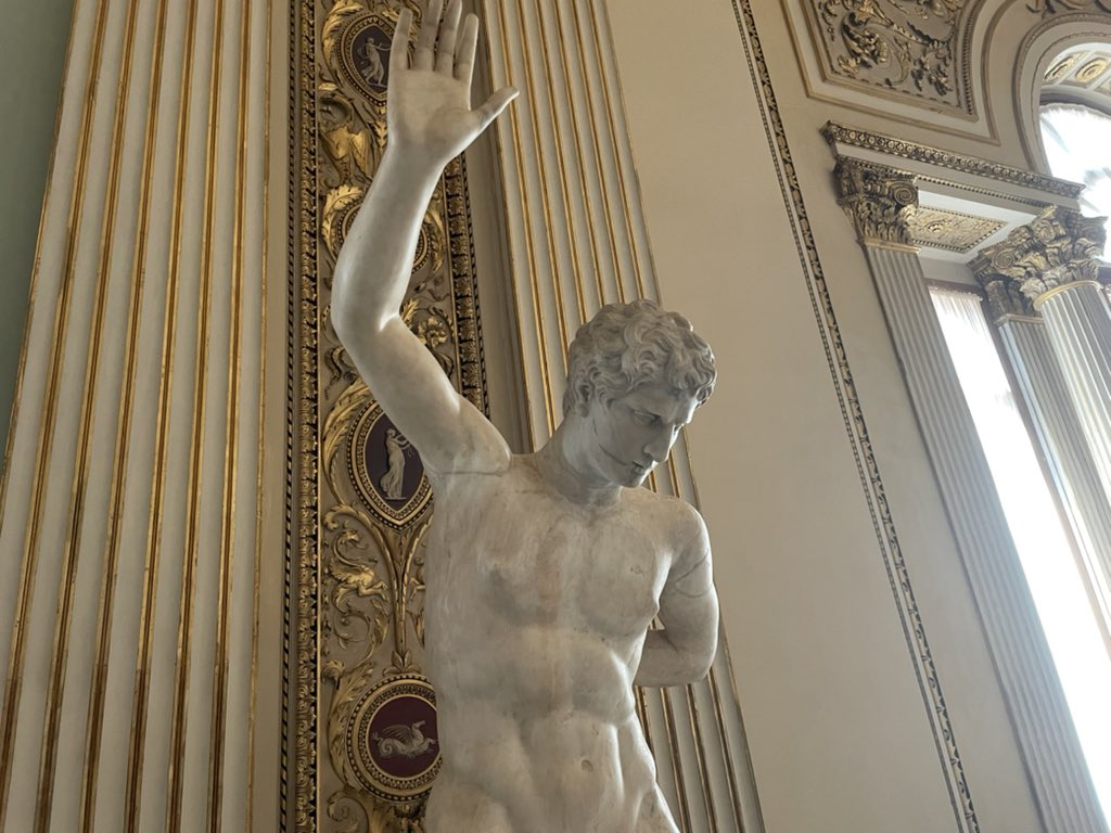 Pastorsproblems's tweet image. When the bridge hits on ‘King of My Heart.’   

#florence #statue #handup