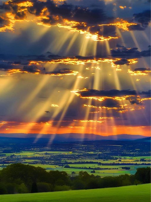 "Weekends are not just a time to rest, they are a time to collect memories and create something beautiful. Let's create our own stories!💯🔆🔅