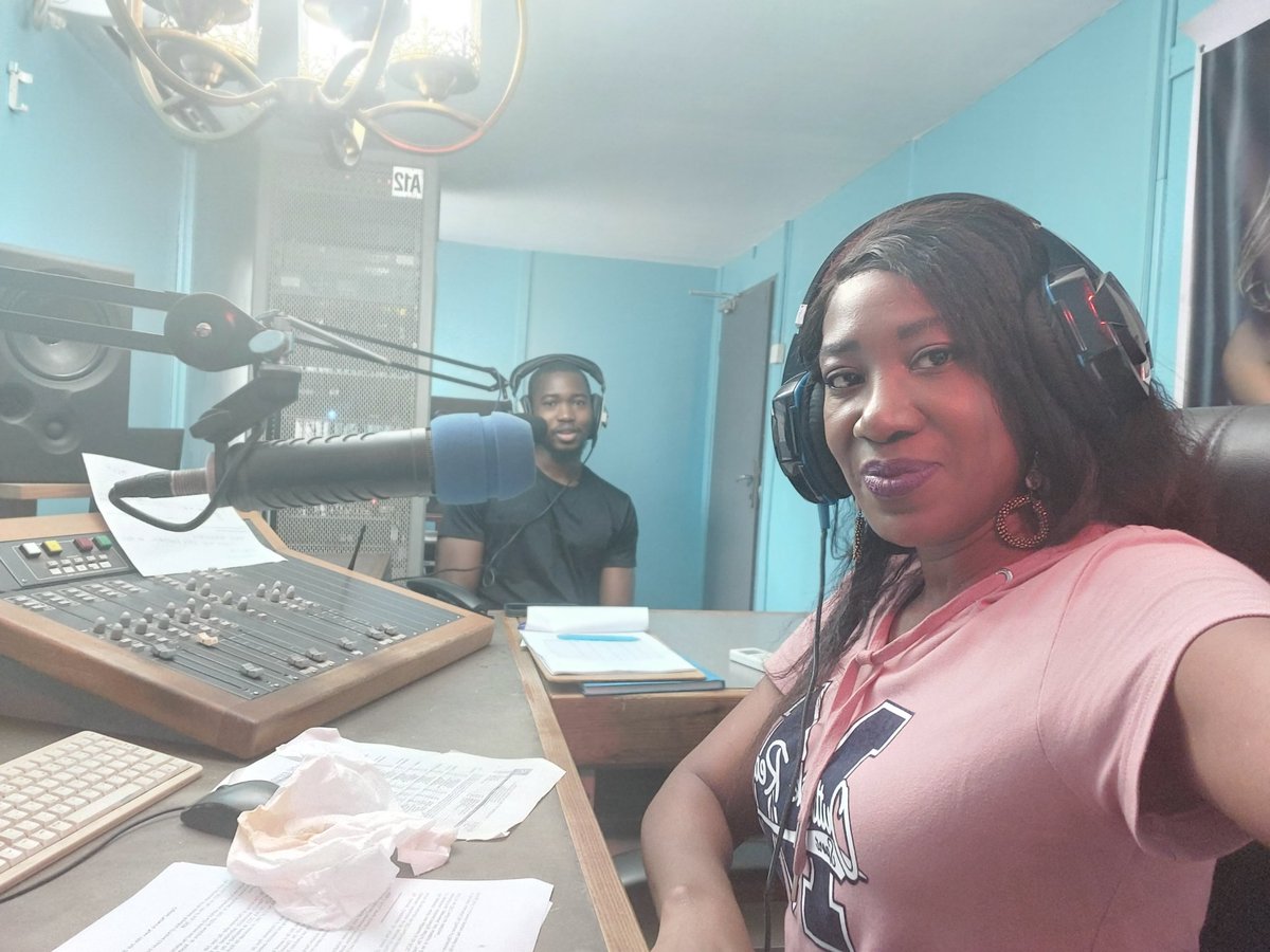 NickyLSC's tweet photo. Izza wrap for the day
@CapitalRadioSL 
#SaturdayBreakfastShowWithNicky
Special guest Rotaract Freetown Sec-Gen  and Community Pharmacist Vaffie F Kanneh. https://t.co/6eL4uj0XBf