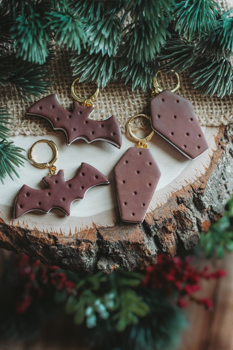 Spooky ice cream sandwiches 🍦🖤🌞