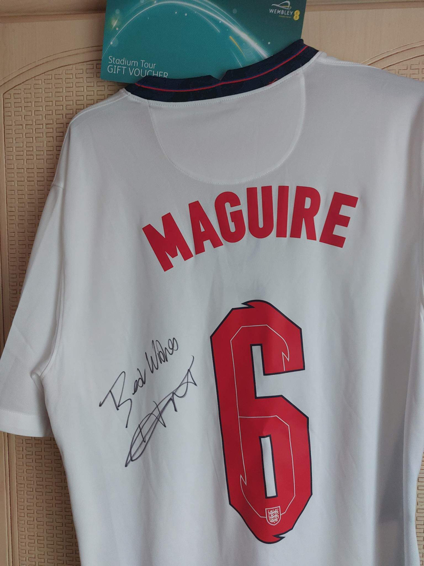 <a href="/MUFCFans/">MUFCFans</a> <a href="/ManUtd/">Manchester United</a> <a href="/utd_zone/">ManUtdZone</a> <a href="/ManUtdStuff/">Man Utd Stuff</a> <a href="/Manutdworldnews/">MAN UTD WORLD NEWS</a> <a href="/ManUtdWorld/">Watch Live Matches</a> <a href="/MUFCFans/">MUFCFans</a> Signed <a href="/HarryMaguire93/">Harry Maguire</a> England shirt - charity auction for <a href="/AorticDissectCT/">Aortic Dissection Charitable Trust</a> Current bid £50 - to beat it email paulhobbs60@sky.com. Check our FB page facebook.com/paulhobbs29/
Auction ends Mon 6pm