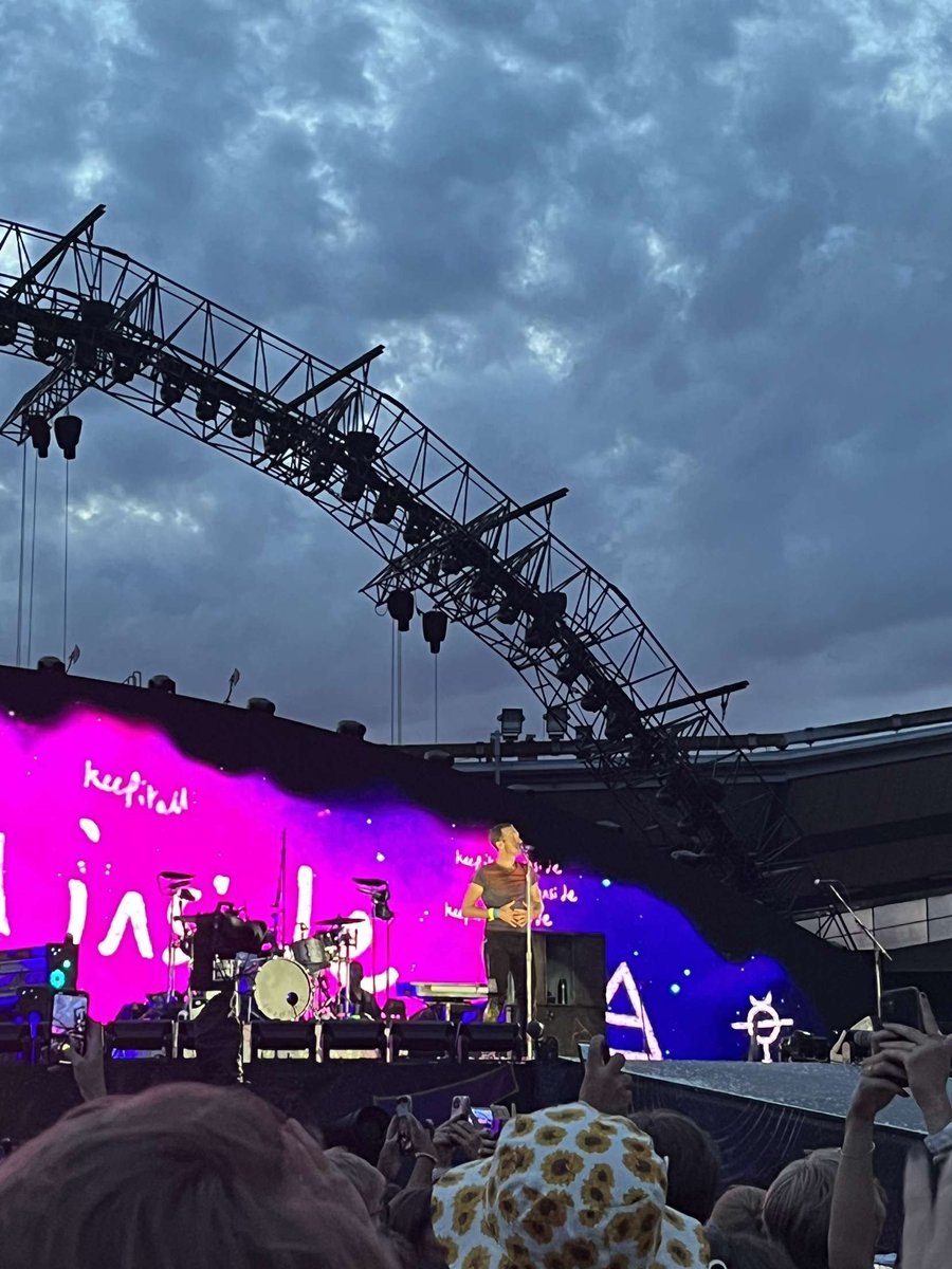 ilselinden's tweet photo. @coldplay Saw you Sunday 9th. It was amazing. Thank you!! ❤️🩷🧡💛💚💙🩵💜 https://t.co/Oo02cagbvs