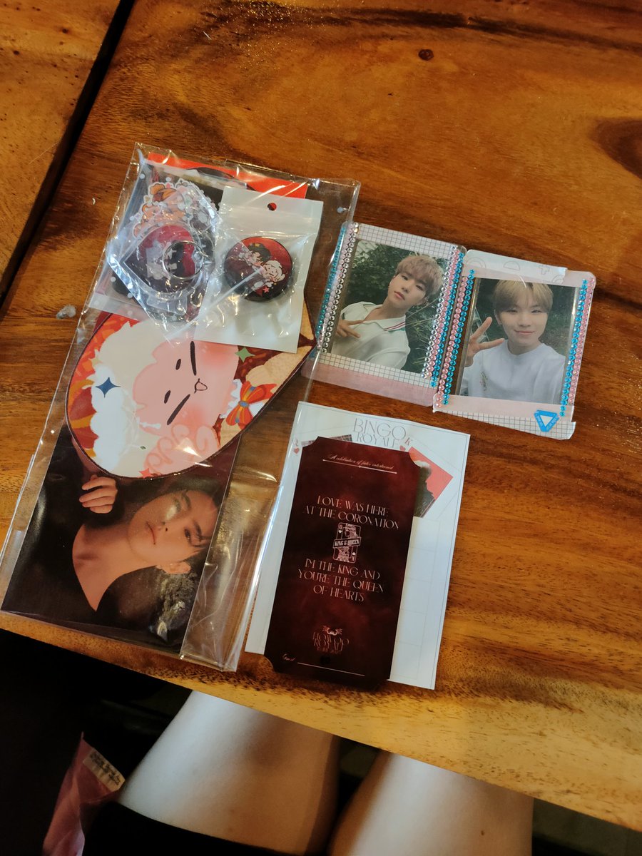 MicaMinwon's tweet photo. Had so much fun today! :D Sa dami ng CSE na pinuntahan ko, first time ko manalo sa raffle 😆❣️ @howooroyale

Thank you sa lahat ng nagbigay ng freebies <3 super cute 🥰 

#HoWooRoyale #13YearsAtThisPointItsFate https://t.co/T8KcNUAmud