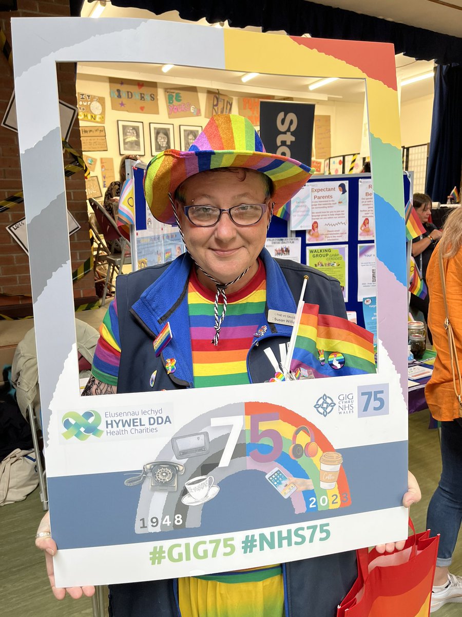 Anna_Bird3's tweet photo. @HywelDdaHB #teamHywelDda having great conversations at #PembsPride 🏳️‍🌈 https://t.co/5pi9tz9TU3