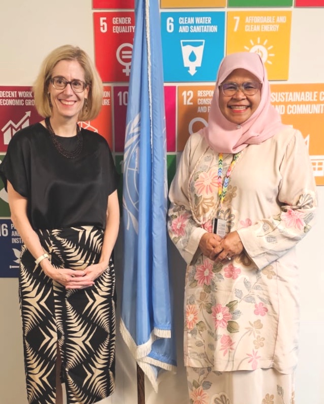 Very pleased to meet <a href="/NathalieChuard/">Nathalie Chuard</a>, Director <a href="/DCAF_Geneva/">DCAF HQ</a>. Great to see another woman leader and #changemaker. We are happy to cooperate in areas of #security #governance. Hope that together, we can highlight crucial issue of #urbansafety. #SDG16 #SDG11 #UNHABITATHLPF2023