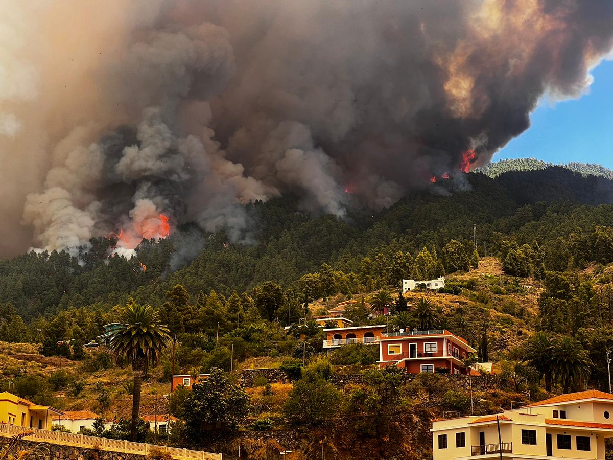 #IFLaPalma

📢Debido al avance del incendio forestal declarado en Puntagorda, se procede a la #EVACUACIÓN del núcleo poblacional de Tijarafe.

➡️ Las personas que necesiten albergue deben dirigirse al pabellón de Los Llanos de Aridane 

➡️Sigan las indicaciones de las autoridades