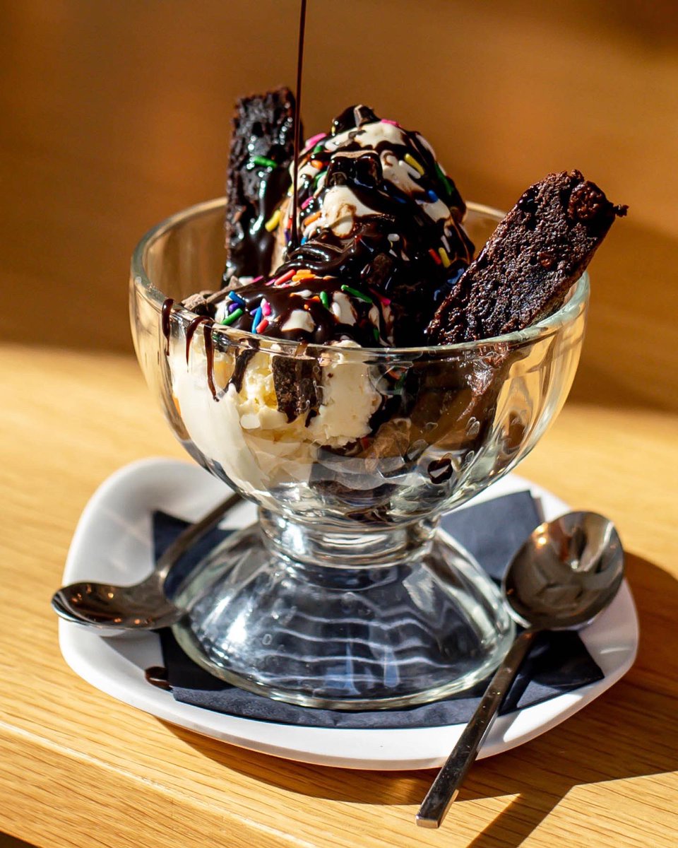 assemblyva's tweet image. We hear sweets taste better on Saturdays 😬 #LiveAssembly

1️⃣ Brownie Sundae
2️⃣ Vanilla Bean Crème Brûlée
3️⃣ Fried Bao Bun