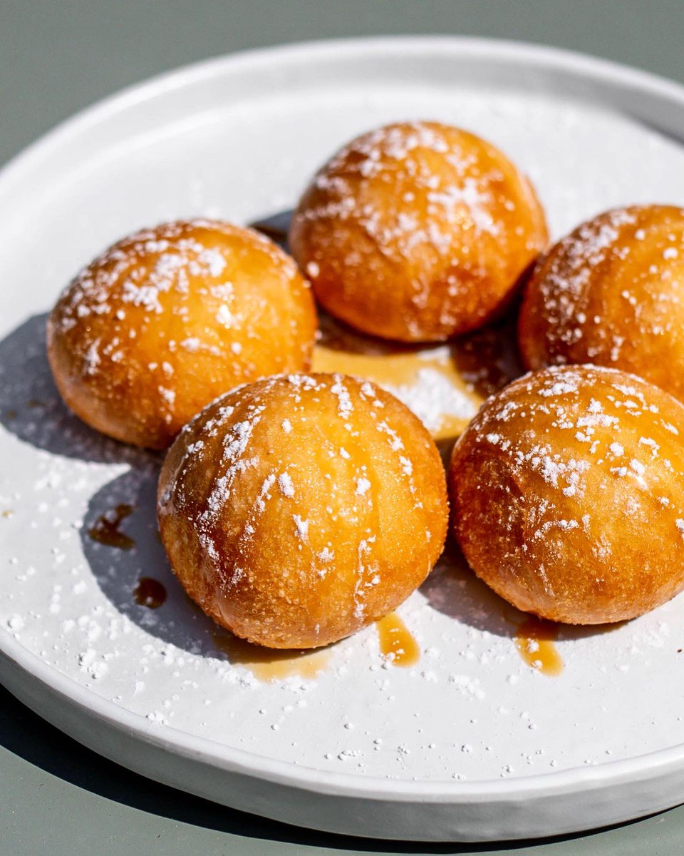 assemblyva's tweet image. We hear sweets taste better on Saturdays 😬 #LiveAssembly

1️⃣ Brownie Sundae
2️⃣ Vanilla Bean Crème Brûlée
3️⃣ Fried Bao Bun