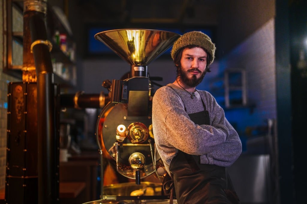 BlissedOutCafe's tweet image. Barista knows just how to bring out the rich flavors and enticing aromas that make every sip memorable. ☕️✨ 

#BaristaLife #CoffeeRoasting #CraftingPerfection #coffee #cafe #coffeeshop #morning #coffeecup