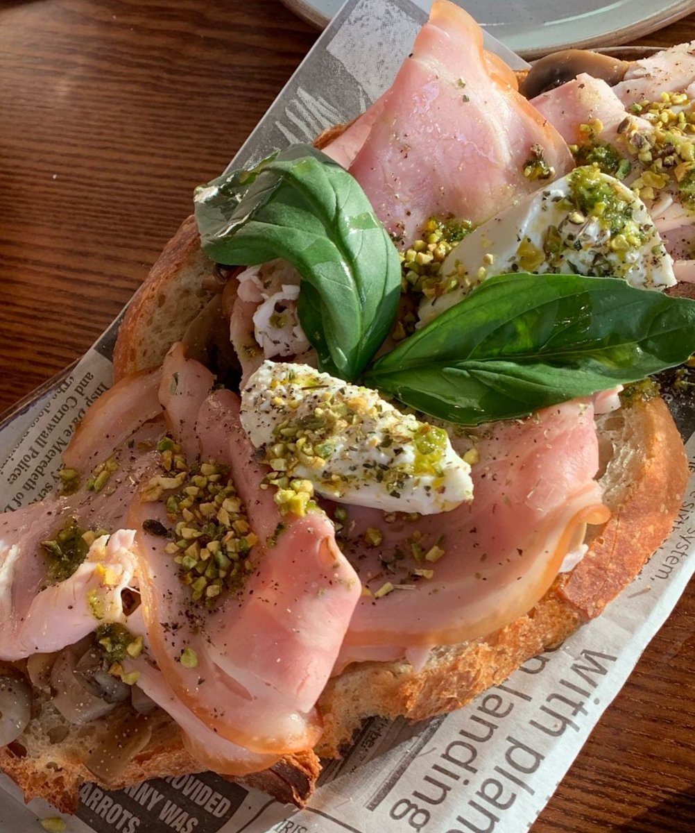 carlisibar's tweet photo. Pistachio on everything? We hear ya!
Next time you visit, try the Carlisi Bruschetta Carlisi, which is made with fresh sourdough and topped with mushrooms, belly pork, burrata and crushed pistachio nuts.
Available at Dale Street and Allerton.
#italianfood #italianmenu https://t.co/oDzKZxW3qK