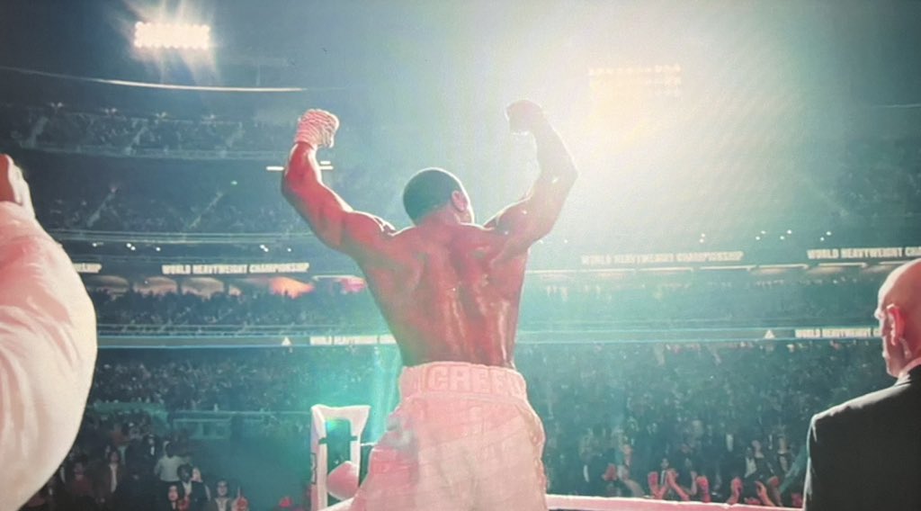 zenon_barriga's tweet photo. Tenía ganas, pero también muchas reservas, de ver Creed III. Así que he aprovechado el vuelo para verla. Y, aunque me ha entretenido, mis sospechas se han confirmado. Eliminar a Rocky (salvo por una mención indirecta, y unos segundos de fanfarria) ha sido una cagada. #GoRockyGo https://t.co/dt2KWVe5nX
