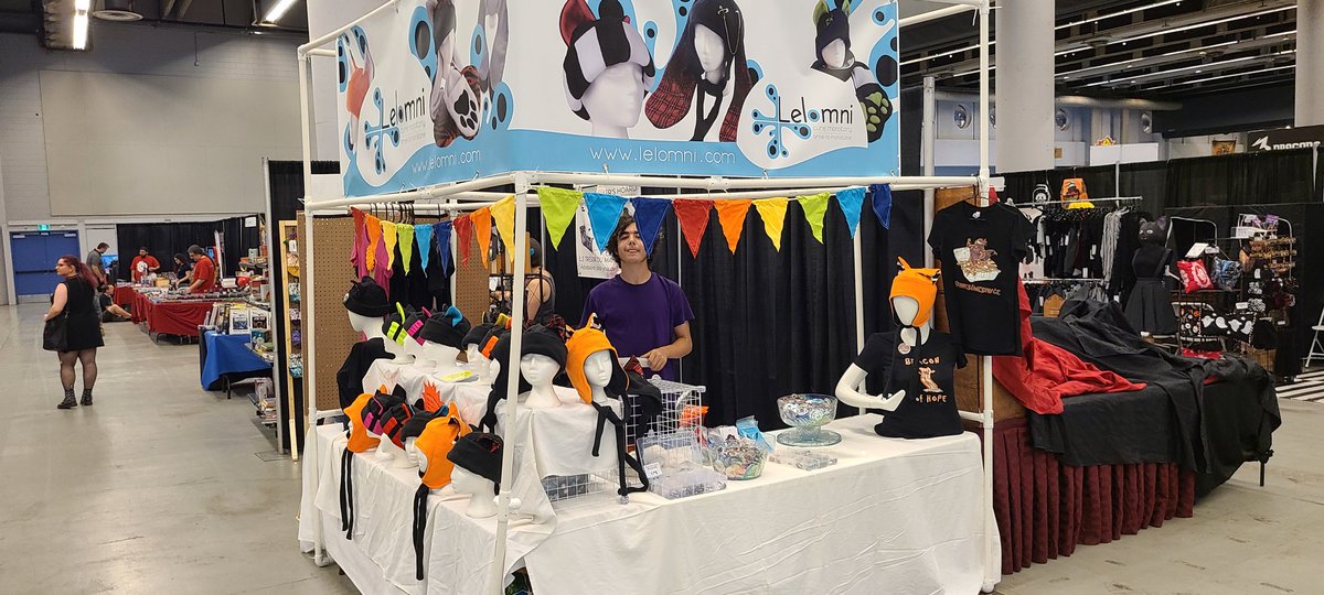 AdamDeployed's tweet image. Both 325, Montreal Comicon - Come on out and see us ^_^ #MTL #ComicCon #comicconmtl #convention #LELOMNI