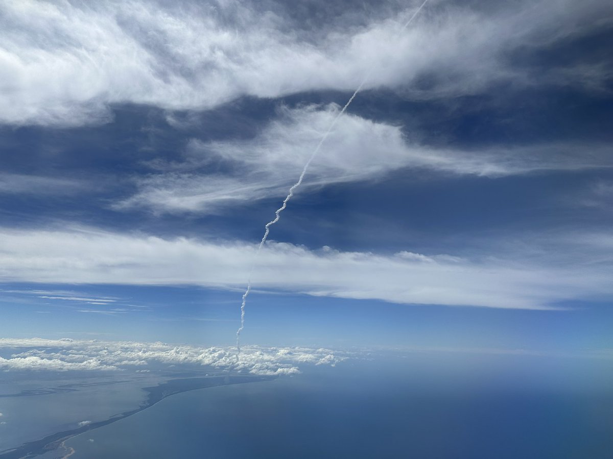 aponraj1's tweet photo. I’m lucky yesterday to witness the historical launch of Chandrayan 3 from flight. Sometime after takeoff from Chennai to Dhaka flight, pilot announced to watch this historical event who sits left side of the flight #indigo6e #ISRO #Chandrayaan3 #Chennai https://t.co/jCGxoptISS