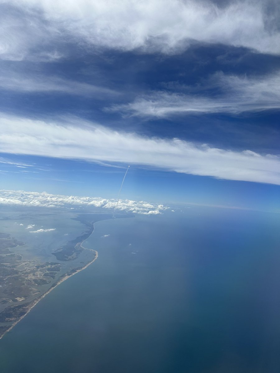 aponraj1's tweet photo. I’m lucky yesterday to witness the historical launch of Chandrayan 3 from flight. Sometime after takeoff from Chennai to Dhaka flight, pilot announced to watch this historical event who sits left side of the flight #indigo6e #ISRO #Chandrayaan3 #Chennai https://t.co/jCGxoptISS