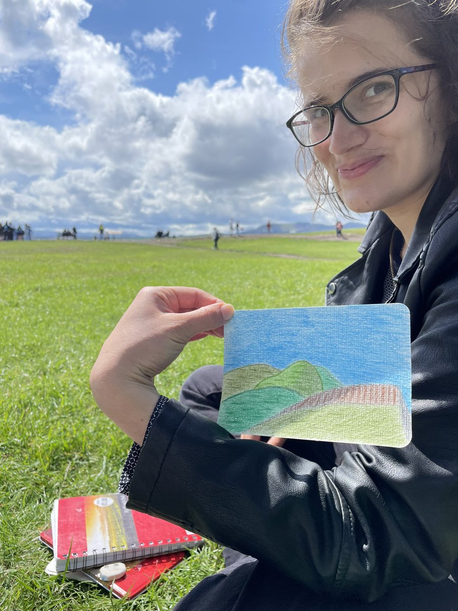 XinyueGao2's tweet photo. Happy creative day ❤️a very supportive and healing day time with friends and blue sky @ReavleyEmma @IsabeauLuddecke https://t.co/KLIdLbRV4p