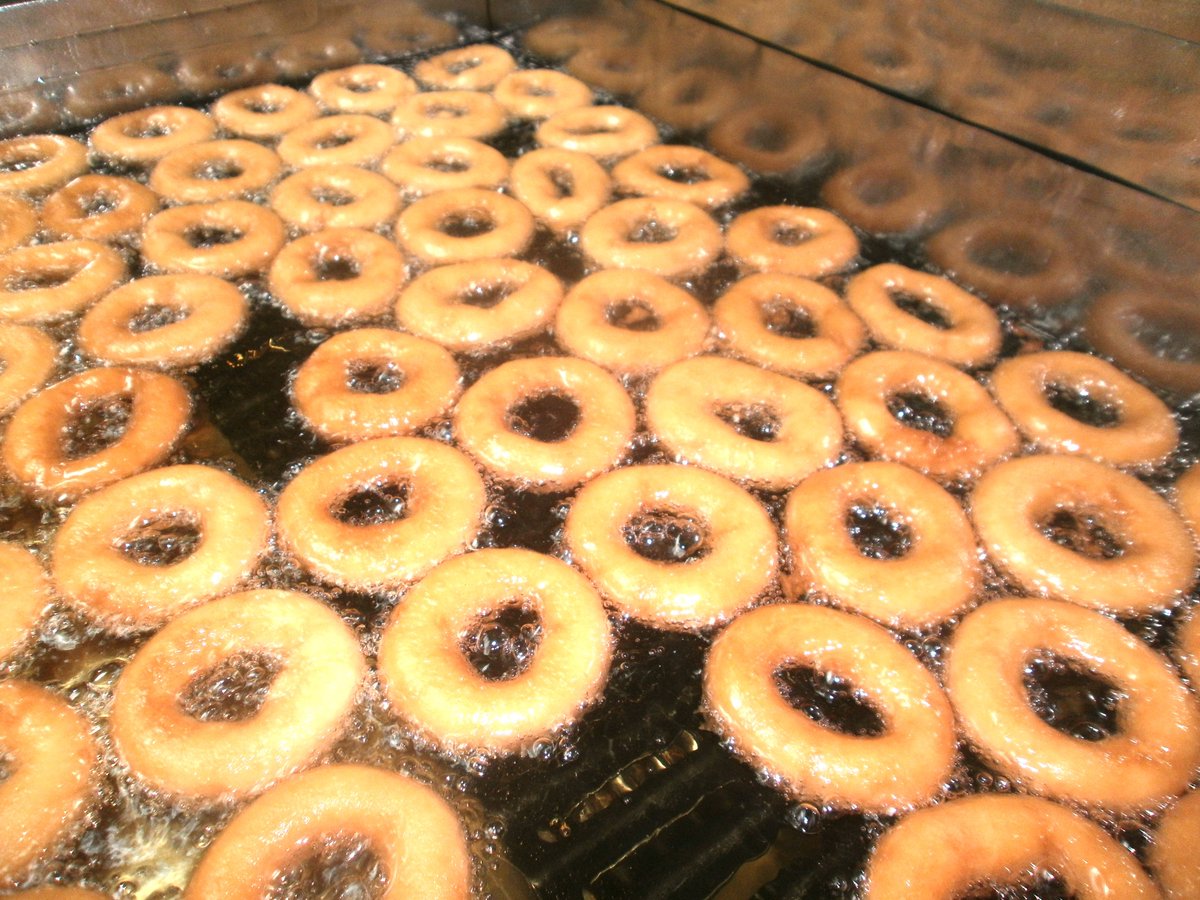 doughnu03107821's tweet photo. 🎉🎉🎉まんぷく🍩＋給付　ぷくぷく😋プレゼント企画😋 No.88🎉🎉🎉

🎁ドーナツ１００個＋もちキナコ３０個 ＋1000円ギフト券🎁

➡１名様🎉🎊🤩🎊🎉

遠方🗾cool宅急便🚚💨

応募方法： RT🔃 &amp; フォロー

🍩〆切：3333RT達成で抽選❗️

🍩当選発表：当垢🎊

🍩抽選：スイカのタネ占い🍉 https://t.co/bRVvuhq5Ku
