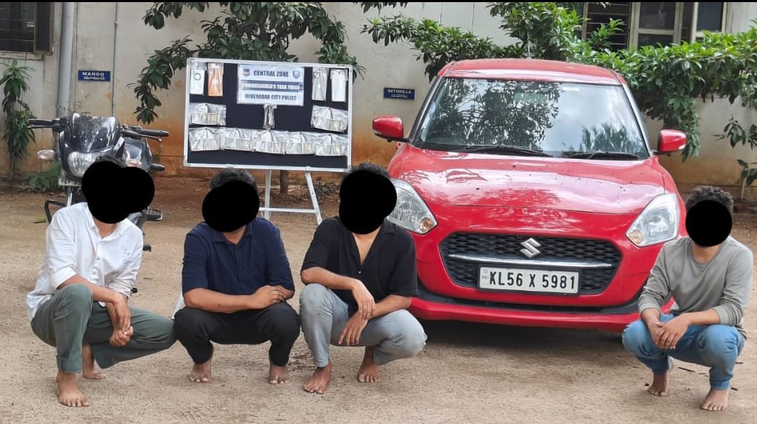 Hyderabad | On July 14, Hyderabad Commissioner’s Task Force, along with the Domalguda Police apprehended four people involved in a Punjab National Bank ATM robbery on July 3. The accused plundered away Rs.7 lakh from the victim/complainant while he was depositing cash in PNB ATM.