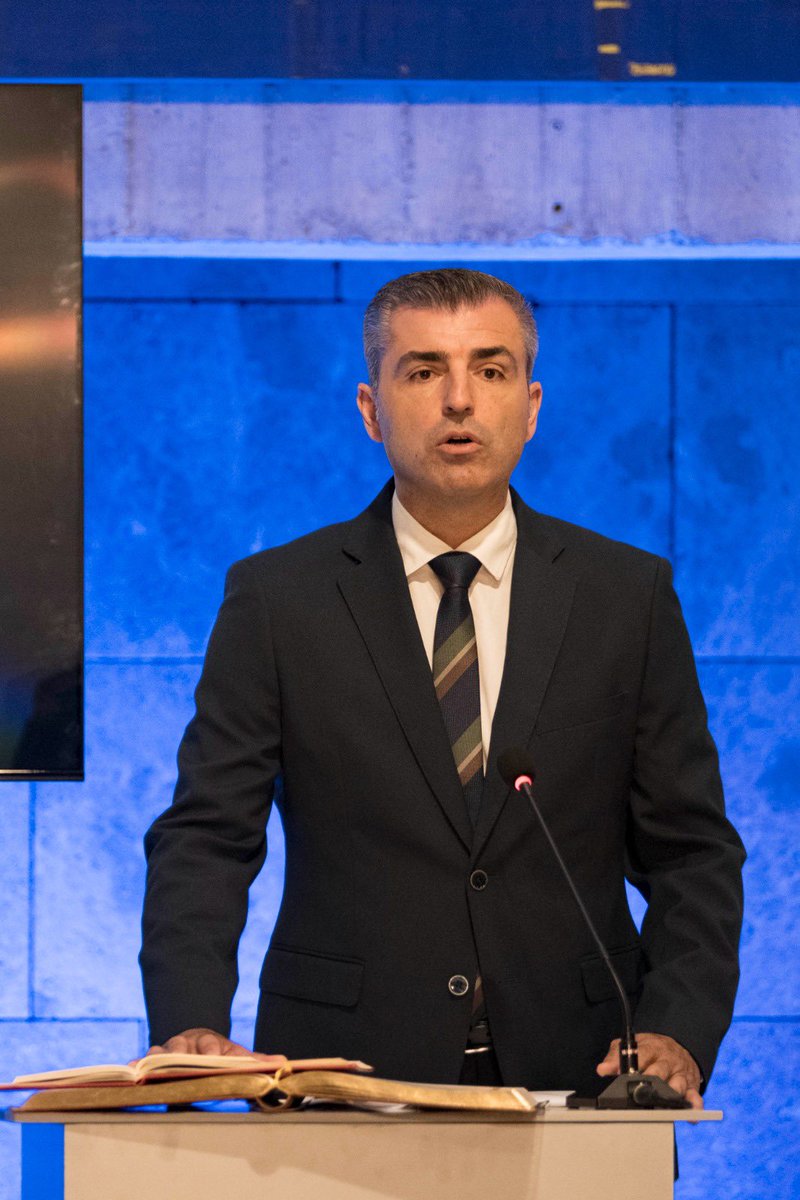 PresiCan's tweet photo. 🔹 Toma de posesión del vicepresidente de Canarias y consejero de Economía, Industria, Comercio y Autónomos del Gobierno de Canarias, Manuel Domínguez. https://t.co/HZy9aZ5HUL