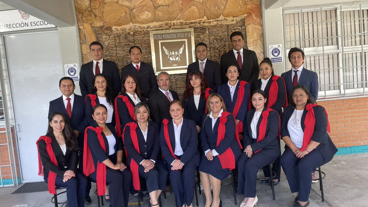 prepa148yahooc1's tweet photo. Reconocimiento a nuestras figuras Educativas quienes acompañaron y apoyaron a lo largo de su paso por la preparatoria a nuestros jóvenes Leones alumnos de EPOEM 148 de la Generación 2020-2023 👨🏻‍🎓👩🏻‍🎓 Porque #SomosLeones 🦁 y #somoslosmejores 🥇 https://t.co/5FtYvJ5Vil