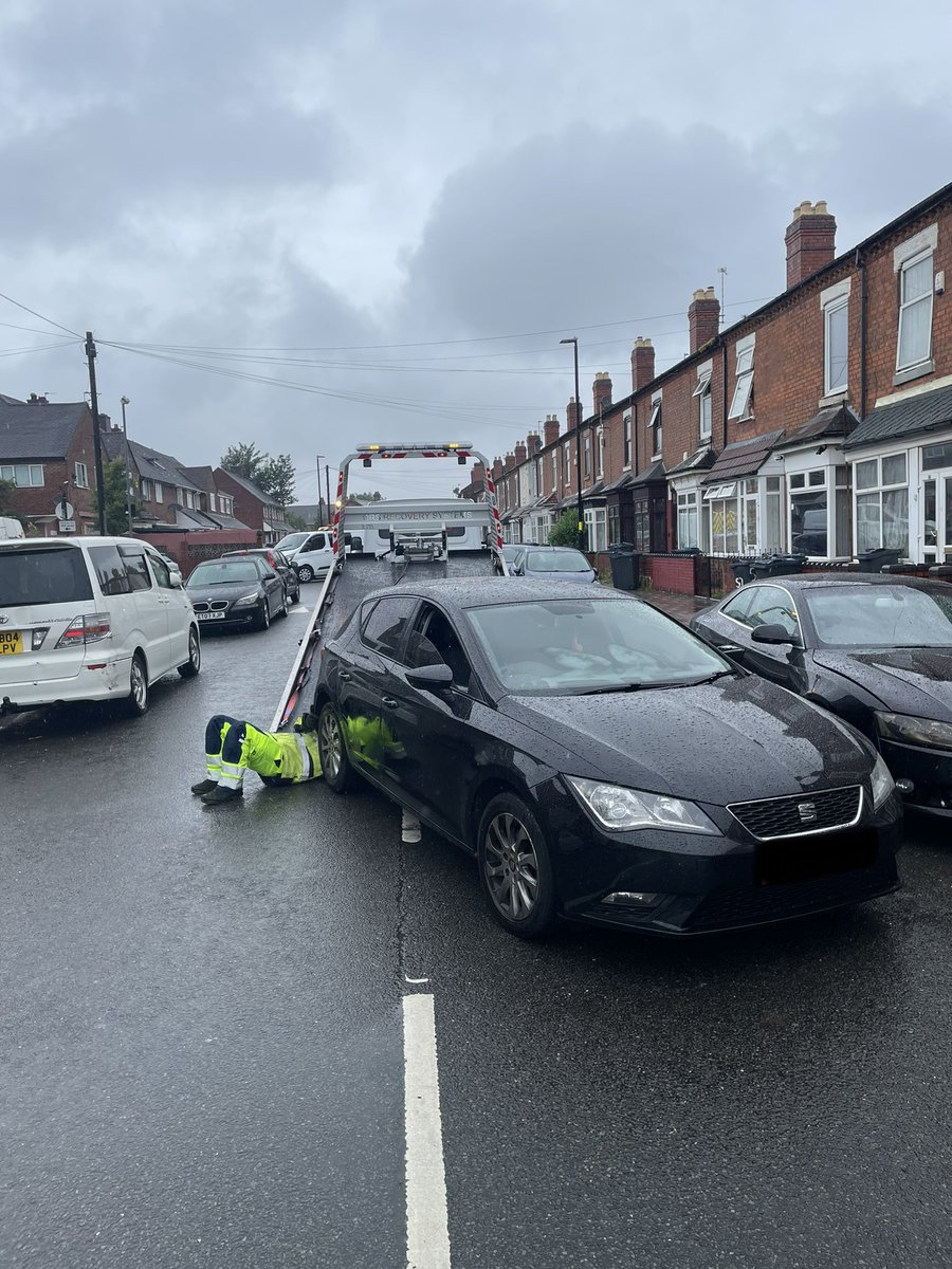 Yday the team worked with @GuardianWMP an hour in, we had 1 in custody after he tried to make off after dealing drugs to a local user, after crashing into 4 cars he gave up & tried his 🍀 at 🏃‍♂️ that failed! After being detained 1/2