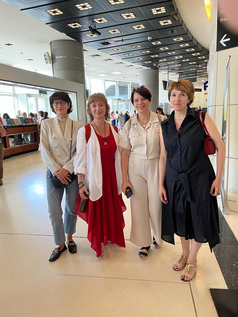 ArtistesUkraine's tweet photo. #14juillet2023 à l'Opéra #Bastille pour les réfugiés ukrainiens pour dire avec le ballet Signes de Carolyn Carlson, le rôle de la  culture pour transcender les nationalismes étroits. Un moment d'espoir dans un quotidien d'angoisses
Merci à la @CroixRouge
et à la  @FondationEngie https://t.co/5bQayhdbHR