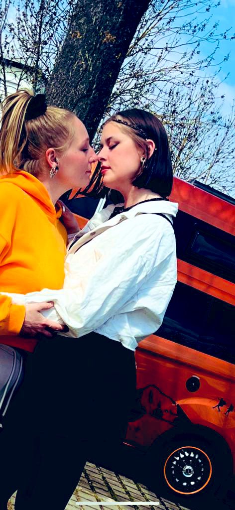 moneyladyluna's tweet photo. my love! 🔥🥰 ja ihr fotzen werdet mir NIEMALS so nah kommen dürfen 😂😌 

#findom #paypig #geldherrin #geldsklave #domina #humanatm #herrin #sklave #göttin #goddess #kontofick #melkung #zahlsau #zahlschwein #piggies #finsub #findomme @RTcommuter @rt4_dommes https://t.co/oT9vSmww0u