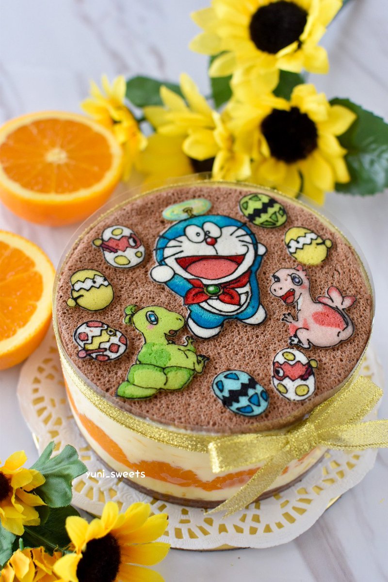 yuni_sweets's tweet photo. 5歳になる男の子のお誕生日ケーキ🎂
映画ドラえもん「のび太の新恐竜」柄
ご希望のチョコ生地に果肉たっぷりの
オレンジムースで🍊
お誕生日おめでとう🎉
2023.7.15
・
#パータデコール #yunideco  #おうちカフェ  #手作りケーキ #ムースケーキ  #誕生日  #誕生日ケーキ  #ドラえもん  #doraemon #恐竜 https://t.co/ouXs0K3zGl