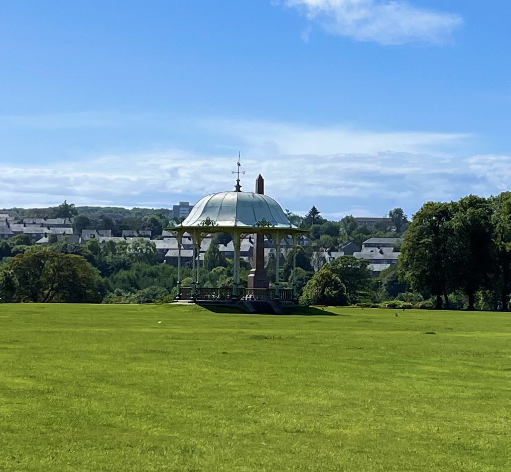 LynnLeslie18's tweet photo. Nothing beats meeting your school chum at the beach and wandering through the Harbour, Torry, Duthie, Union Terrace and back to beach on a gorgeous day. Aberdeen truly is beautiful when the sun shines 😎🏴󠁧󠁢󠁳󠁣󠁴󠁿 #9miles #freshair #fitness #friendship https://t.co/HZlgMBUJwC