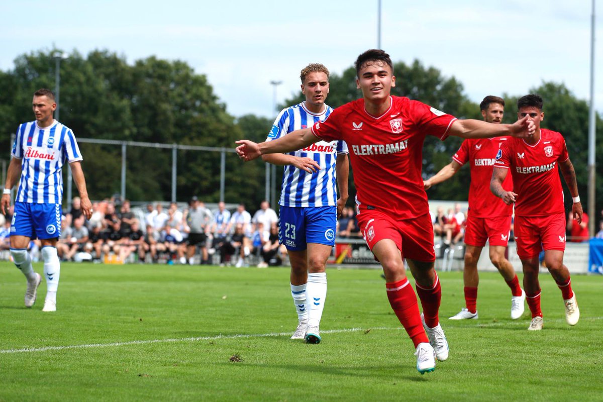 fctwente's tweet photo. 😁

#tweode (2-0) https://t.co/cQoznSUBTb