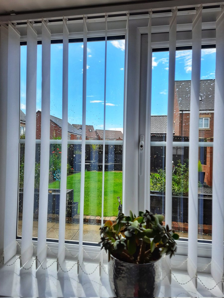 ChunAlan's tweet image. Hard to imagine that 5 minutes ago we had a raging thunderstorm with skies from hell right above us! #thunderstorm #weather