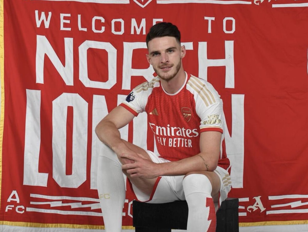 Charlie Nicholas
Ian Wright
Dennis Bergkamp
Declan Rice

The 4 signings that had me proper buzzing. What a day. Up The Arsenal! 🔴⚪️