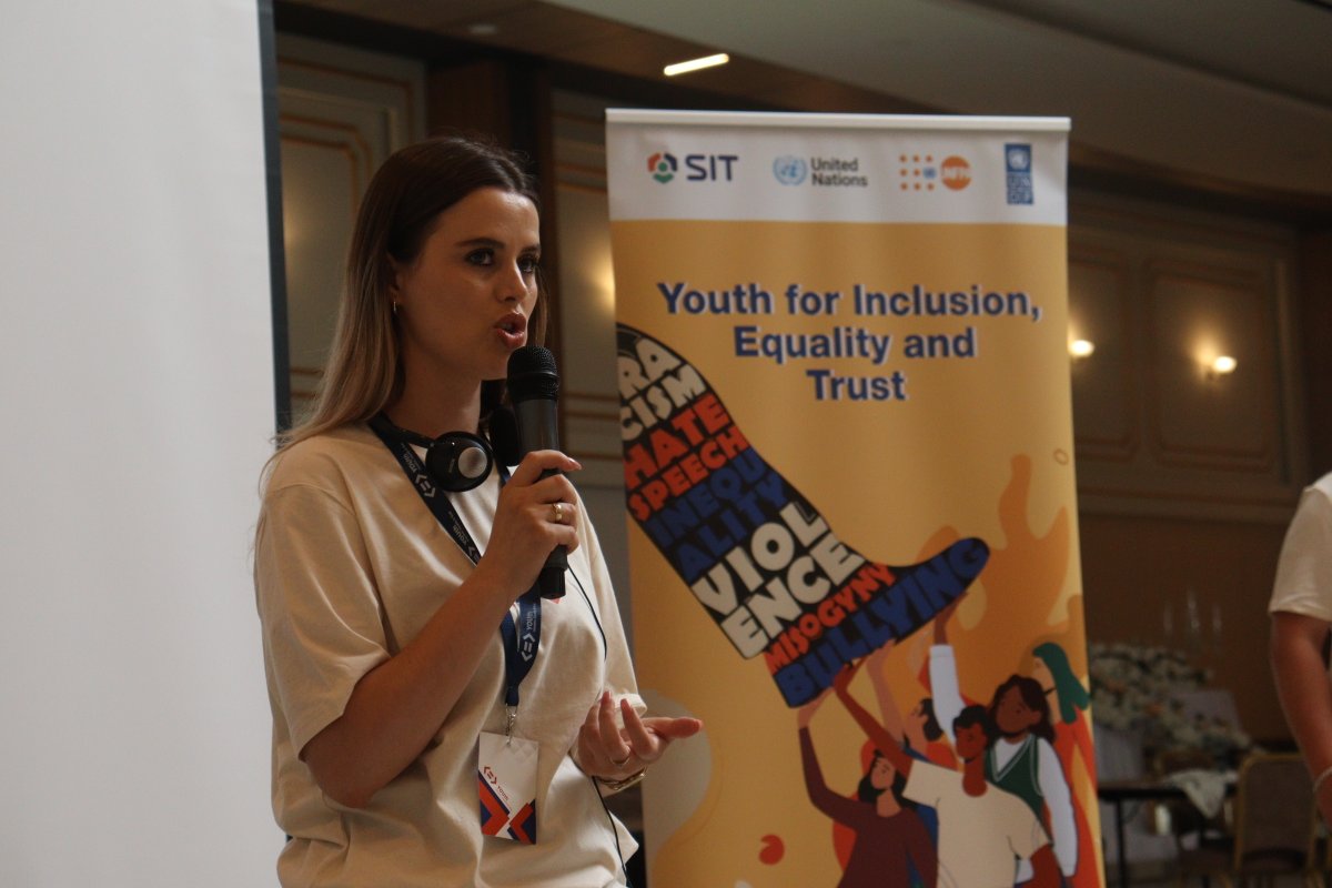 SIT_center's tweet photo. #HappeningNow 

Youth 4 Inclusion, Equality &amp; Trust has begun!

Young change-makers are learning about Bystander Intervention and the power of being upstanders in their community!🤩@UNDP_Kosovo 

#UN4youth #futureisYOUth #SitandThink https://t.co/KHYBZuIEAL