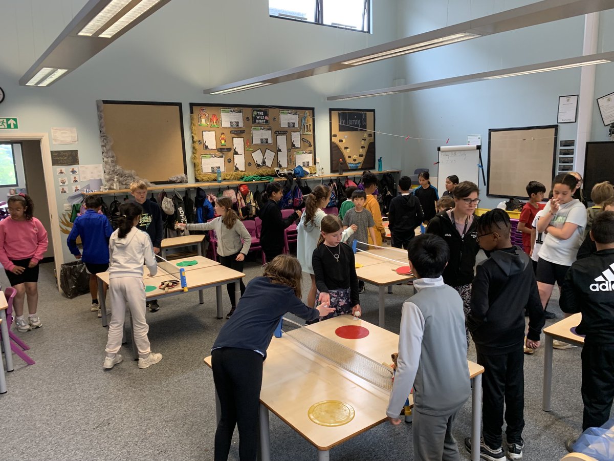 RSchPrimaryPE's tweet image. The plan was to do short tennis on Friday afternoon but torrential rain prevented that from happening. Fortunately, Amy from ⁦@ymcaleeds1⁩ was also a great table tennis coach so the children didn’t miss out at all on their fun racket based sessions! #fitnessin5 #adaptable