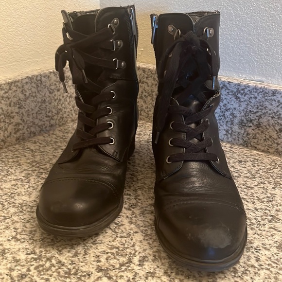 So good I had to share! Check out all the items I'm loving on <a href="/Poshmarkapp/">Poshmark</a> #poshmark #fashion #style #shopmycloset #marcfisher: posh.mk/v30R14SgsBb