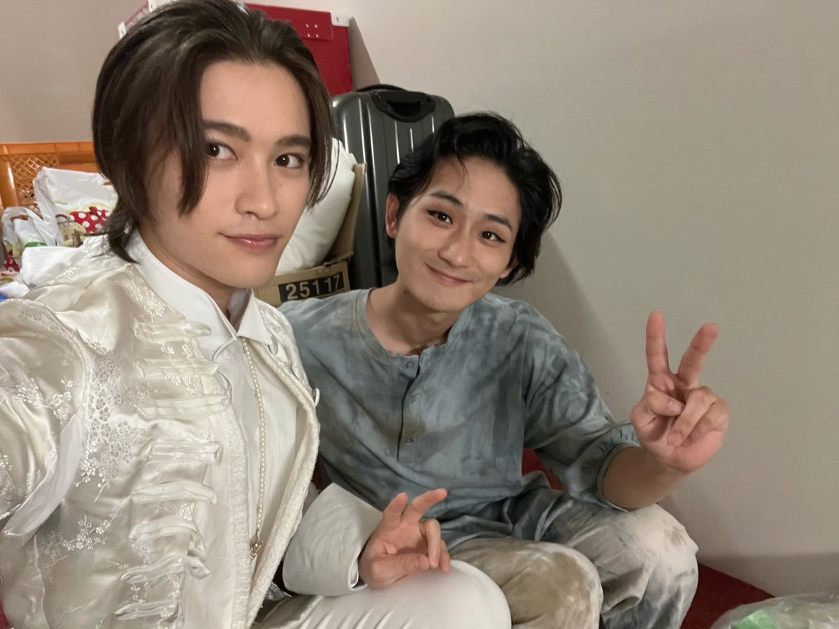 seki_hayata818's tweet photo. 舞台ハムレット
本日も2公演ありがとうございました！！！
残すところ２日間となりました！！
本当に始まったらあっという間だな、、
残り２日間も全力でお届けします！💪

よろしくおねがいします！！ https://t.co/qzhlCqxYEq