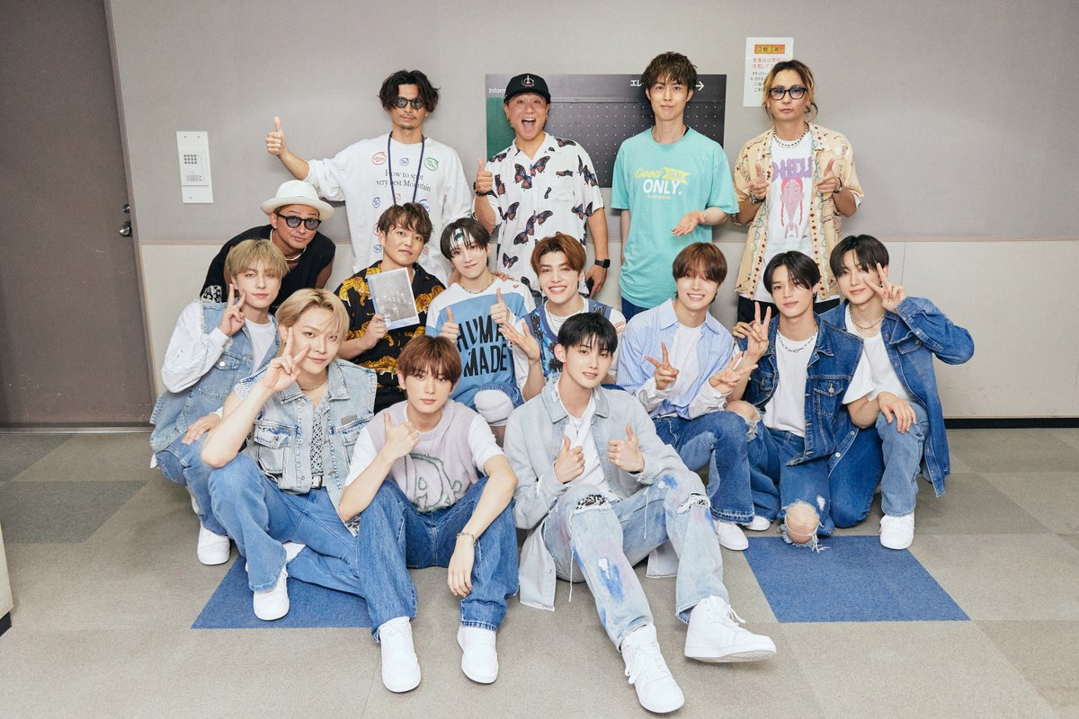 andTEAMofficial's tweet photo. 📸&amp;TEAM with DA PUMPさん (@DAPUMPJP)
@ #音楽の日

#DAPUMP
#andTEAM https://t.co/at5eIaVElQ