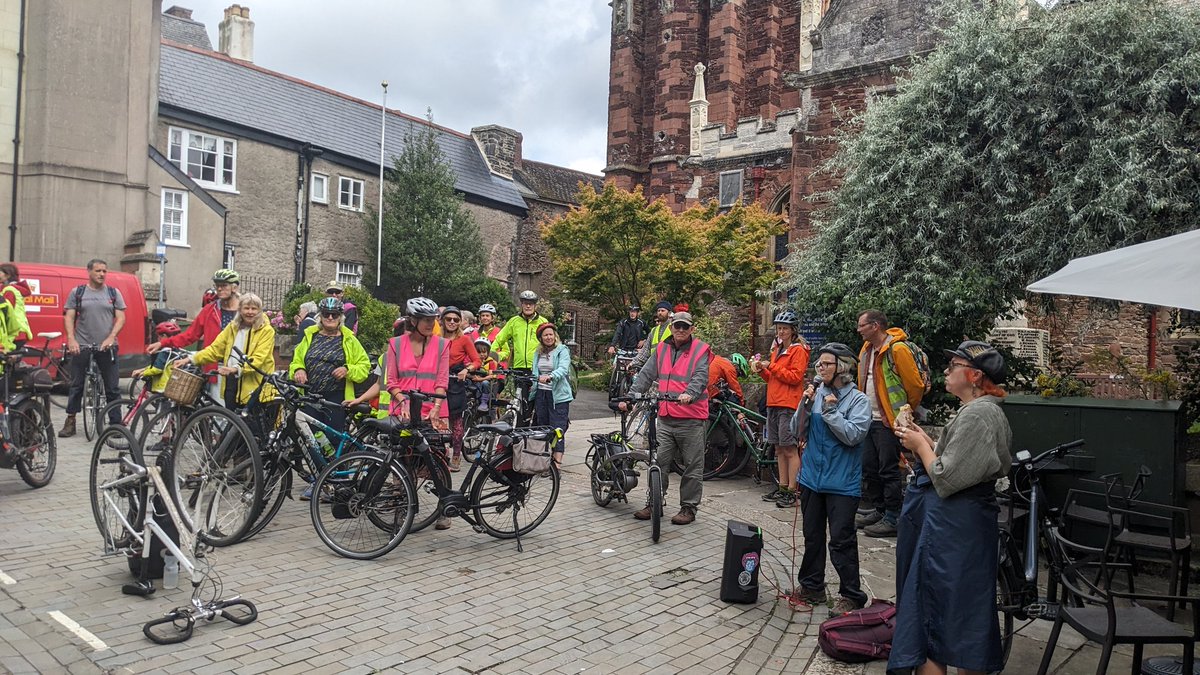 curiousways's tweet photo. An inspiring and enjoyable morning on a critical mass cycle ride, calling for safe wheeling and walking routes in the South Hams.
🚴🏽‍♂️🧑‍🦽🚶🏽🚶🏼‍♀️🚴🏼‍♀️
Highly visible, celebratory, and an act of living the future we wish to create🧵 https://t.co/cqQFzXSCr7