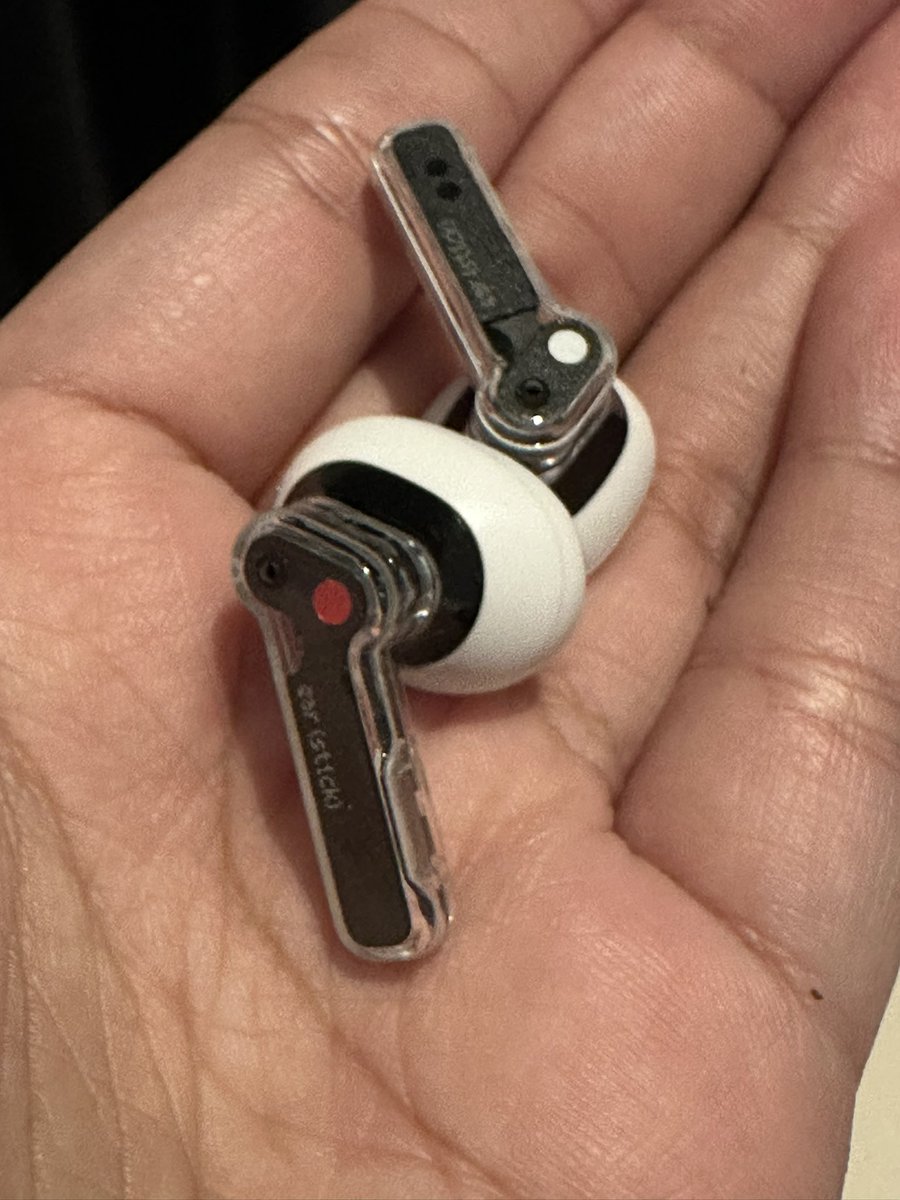 15071970rnf's tweet photo. buat yang liat tempat earphone ini merk nothing dijalan arah pantai gunung payung bali boleh dm dong 😭 belum sebulan malah ilang pas dijalan #baliinfo #bali #baranghilang https://t.co/XzNhyF2t7Z