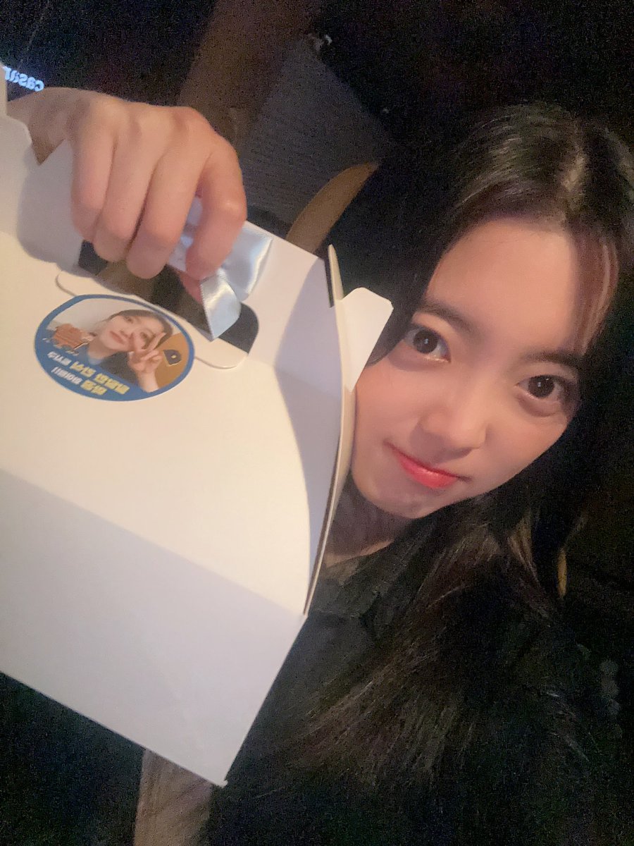 WekiMeki's tweet photo. 할란카운티 막공을 했습니다!!!!
우리 키링덕분에 너무 맛있는 간식들도 먹을 수 있었고 응원 씨게 받아서 오늘 막공 뿌셨다 뿌셨어!!😁
늘 나에게 힘만 주는 키링들 두달동안 너무 고마웠어요😭키링들 만날 수 있었어서 너무 행복한 공연이었다🫶 우리 ��만간 또 만나자! 고마워 키링❣️

#지수연 #☁️ https://t.co/gjAKGd03gf