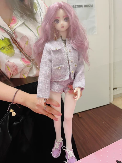 あ、今日のサイン会にラムダンが来てくれてたよ(ウルジが買った)CH○NELのスーツかな??? 