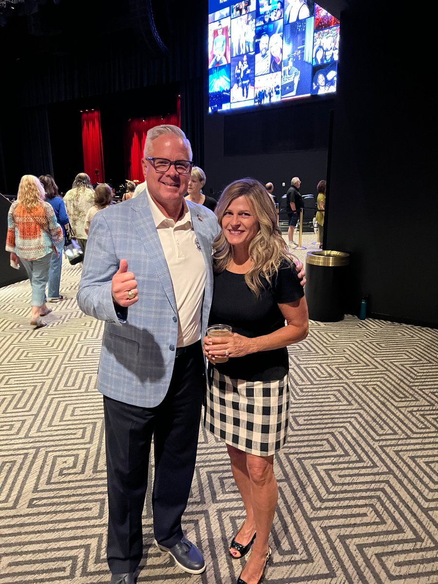 Edthehatguy's tweet photo. @DianaKrall Great show last night at Thunder Valley.  Thank you for a terrific evening!! https://t.co/siyJpNnVj2