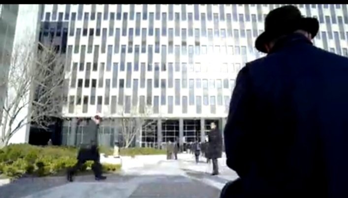 ItsSpader0207's tweet photo. #Red &amp; #Lizzy at the same building. Different time. #TearsInHeaven #TheBlacklist #RaymondReddington #ElizabethKeen https://t.co/vKMudrzCLD