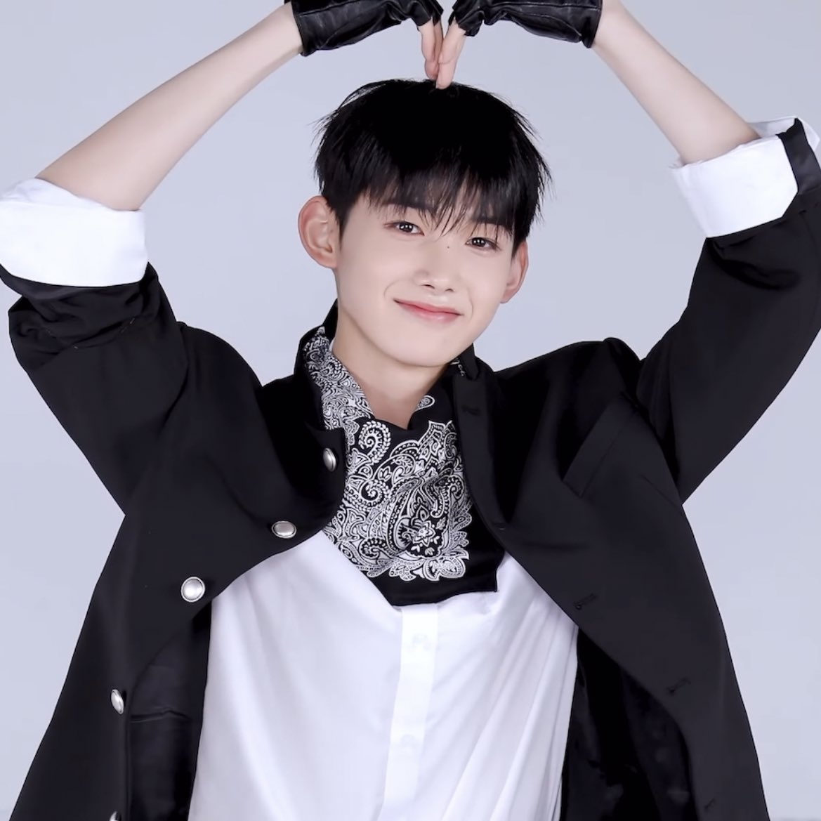 summer78lover's tweet photo. 죠죠네컷
루네 죠먹밥 그리고 하트♡ https://t.co/8uH0vBLeFT