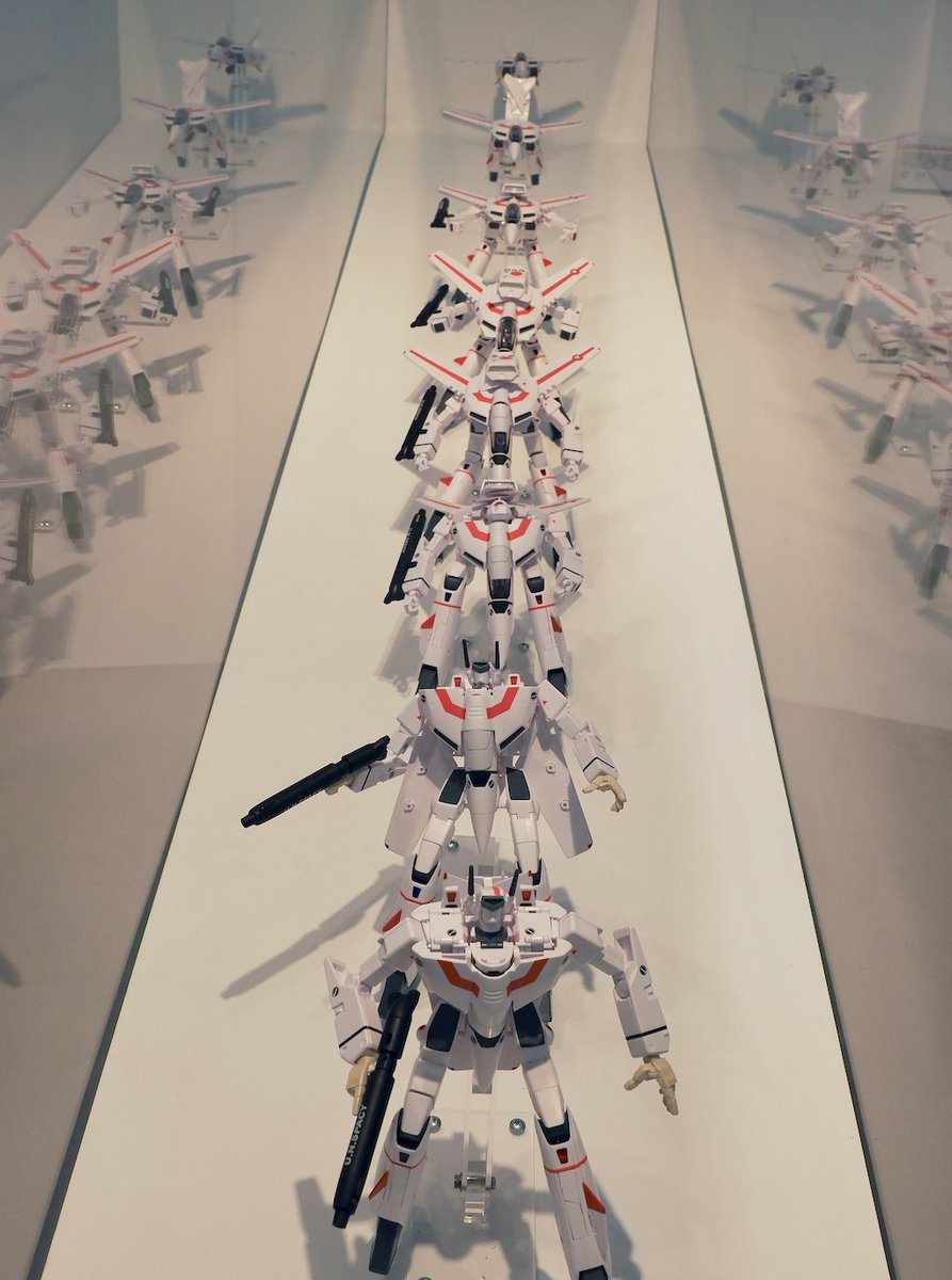 「ぎゅっと見所の濃縮された良い展示でした。#マクロス展 #マクロスロボ 」|KAZE／高橋賢治のイラスト