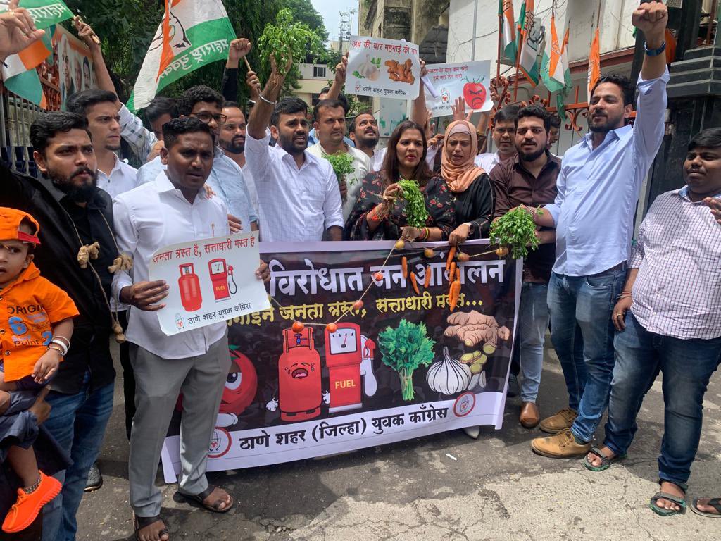 ashishgiriiyc's tweet photo. आज ठाणे शहर (जिल्हा) किसान काँग्रेस च्या वतीने महागाई विरोधात आंदोलन करण्यात आले.. @srinivasiyc @Allavaru @NANA_PATOLE @AshokChavanINC @mitendradsingh @EhsanKhanIYC @TDYCOfficial #protesh #pricehike @mieknathshinde @narendramodi https://t.co/qUusfUwSxg