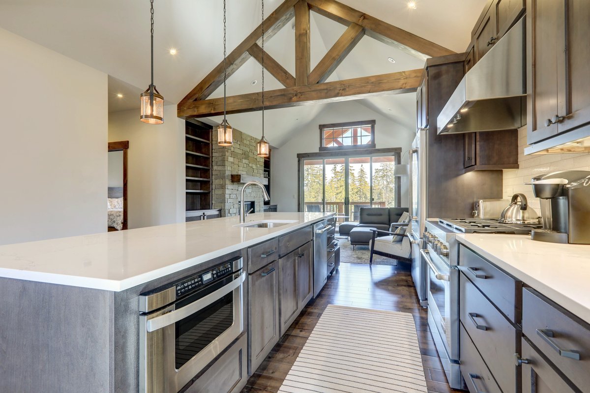 ImDeeKay's tweet photo. Do you like kitchens with extra large islands like this? https://t.co/zAHMC5cuXv https://t.co/rAGqn3TlRz
