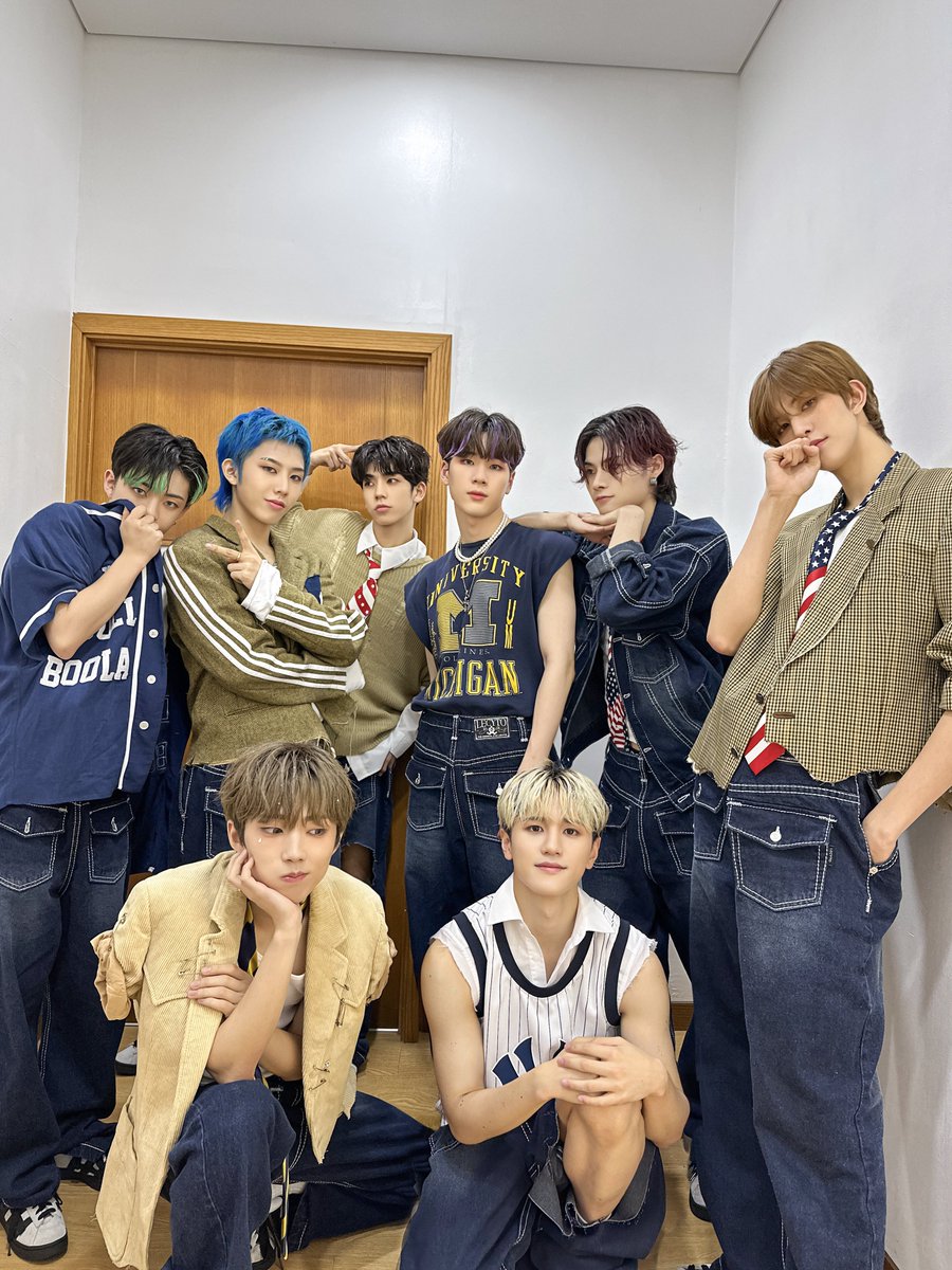 8TURN_official's tweet photo. [📷]
#오늘의턴_230715
⠀
8TURN은 동글동글
깜찍이 동그라미들의 모임이라면서요😳
8TURN과 함께 즐거운 주말 보내세요❤️💜
⠀
8TURN is round and round
I heard that they are a group of round cuties😳
Have a great weekend with 8TURN❤💜
⠀
8TURN是圆圆的
听说他们是小可爱是圆圈们的聚会😳
和8TURN一起度过愉快的周末❤💜
⠀
#8TURN #EIGHT_TURN #에잇턴
#UNCHARTED_DRIFT #언차티드_드리프트
#EXCEL #엑셀