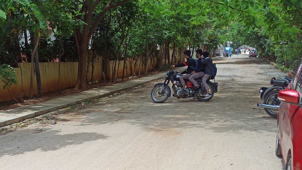 manishupatel's tweet photo. @paresh295 @EkyaSchools @halairporttrfps @halairporttrfps @EkyaSchools triple ride, no helmets, I doubt about licence as well.  Can you pls take action. https://t.co/5ifPbiignS