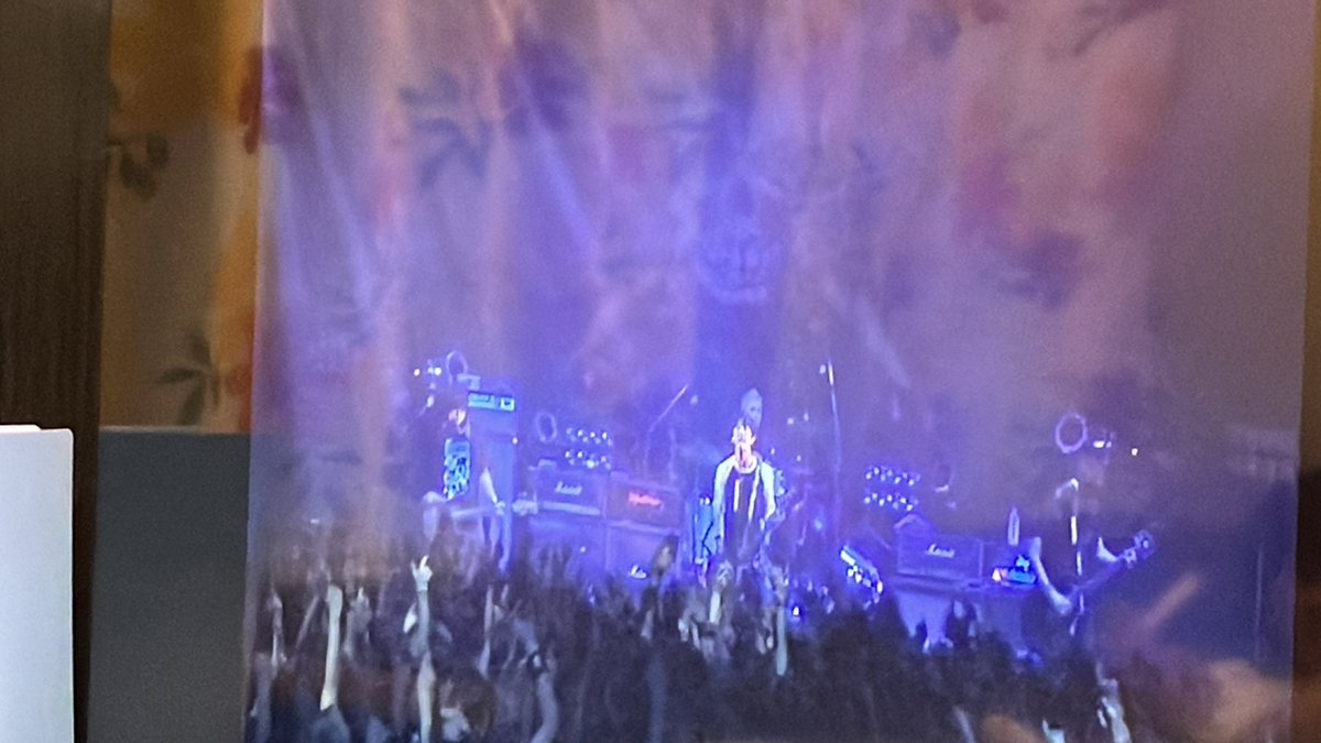 gurineconyaaago's tweet photo. エルレサマパの余韻で自宅でDVD鑑賞開���w

今日のサマパ。私の近くのダイバーさんは靴を脱いで転がって行かれた。。
そしてその靴をだれも踏みつけないんだよね。
だからエルレもエルレファンも大好きだ https://t.co/rrflvD3mBe